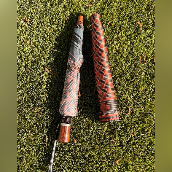 Stunning Authentic YSL Umbrella 🌂 - Picture 9 of 16